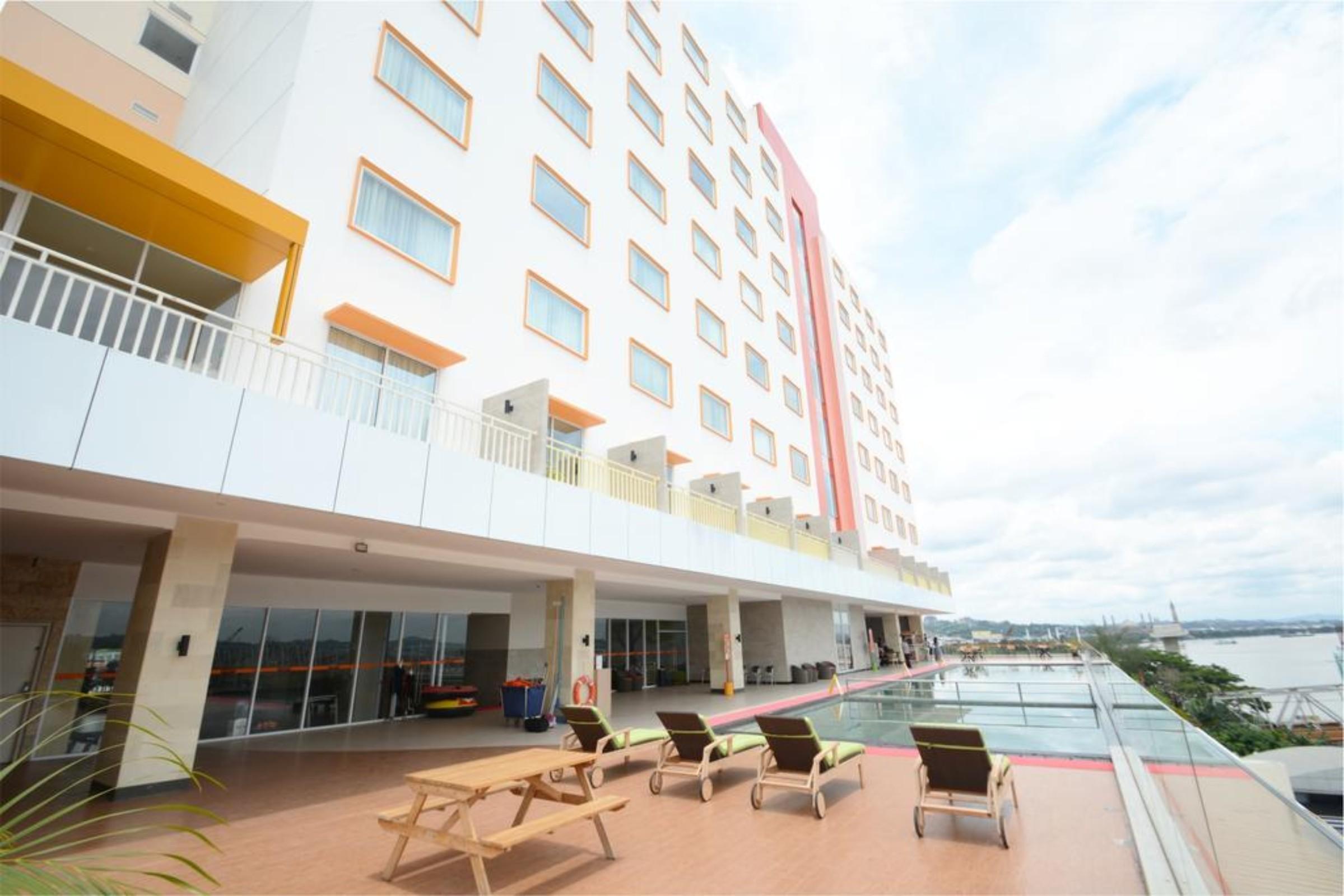 Harris Hotel Самаринда Экстерьер фото